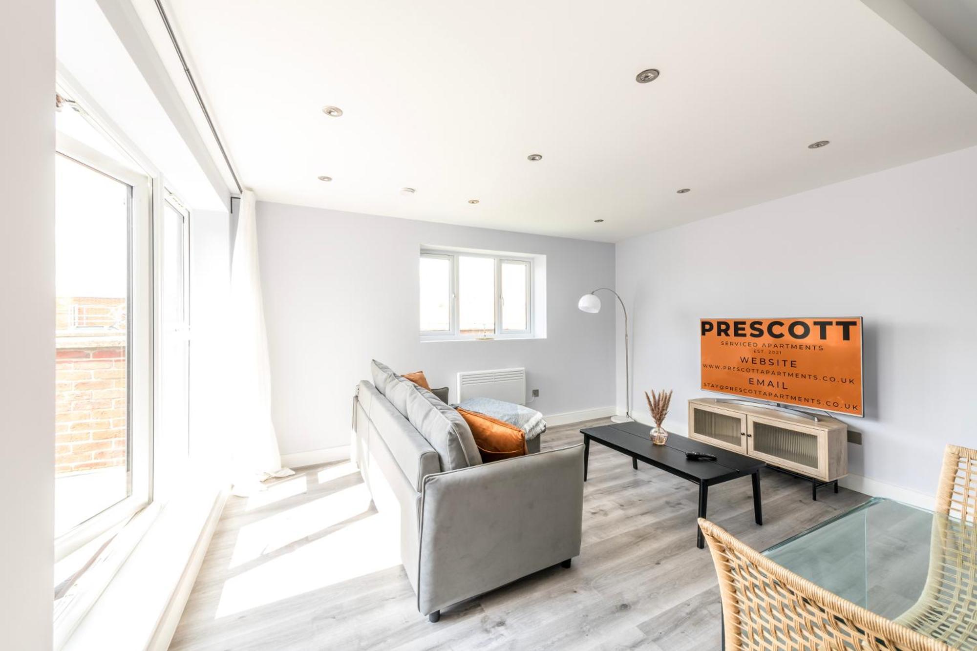 Modern Pent House Apartment - Central - 6 Guests * Abingdon-on-Thames