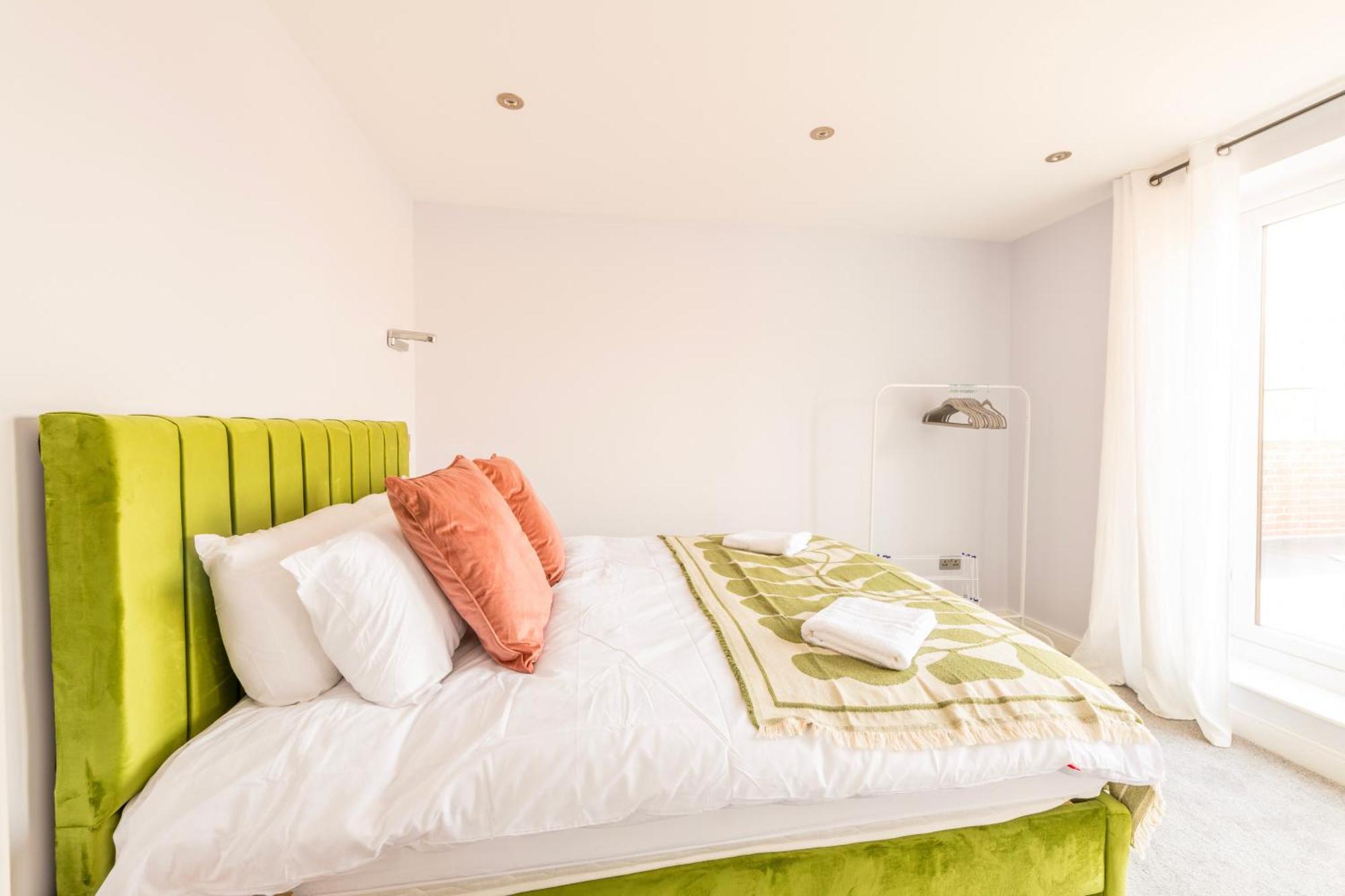 Modern Pent House Apartment - Central - 6 Guests Abingdon-on-Thames