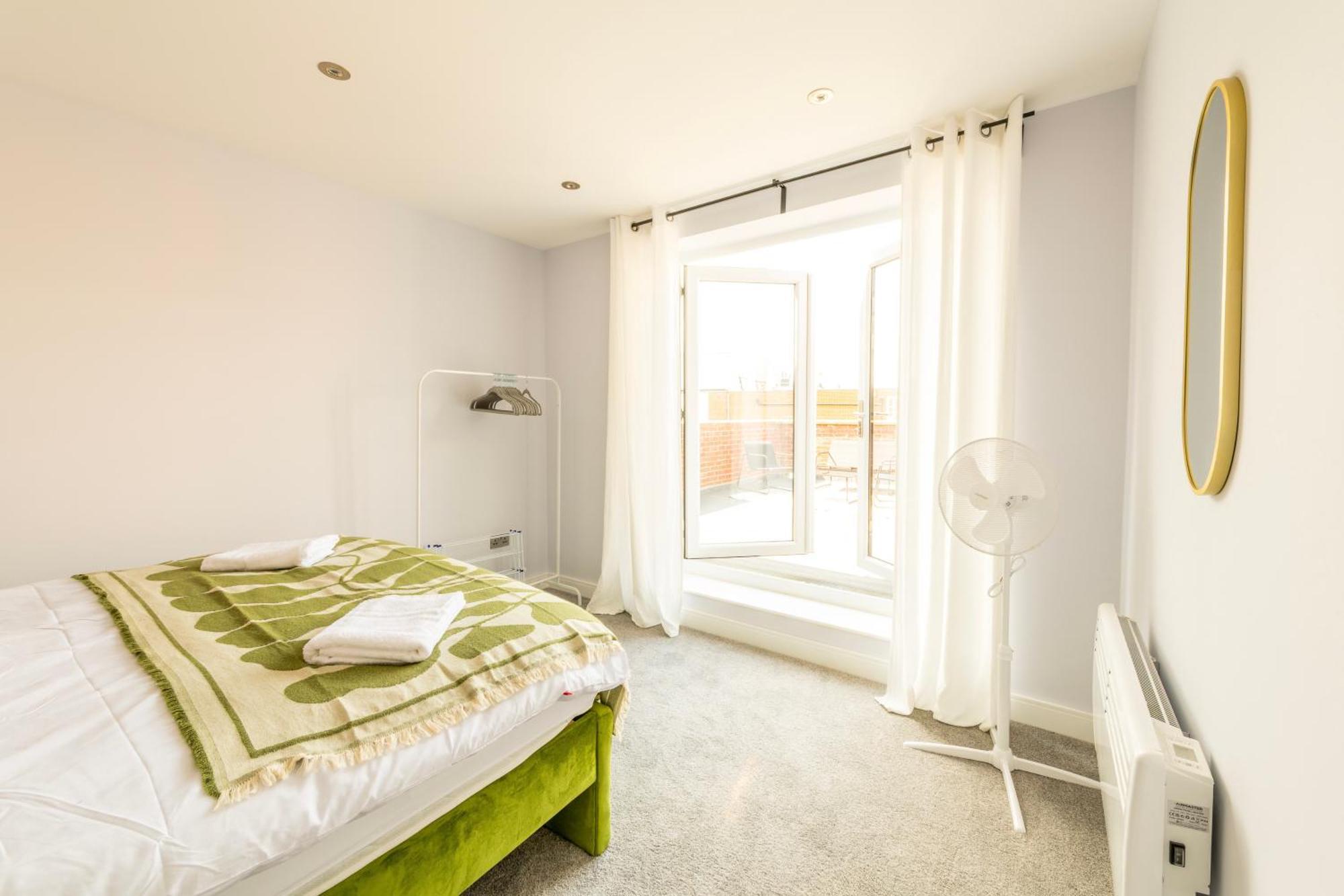 Modern Pent House Apartment - Central - 6 Guests * Abingdon-on-Thames