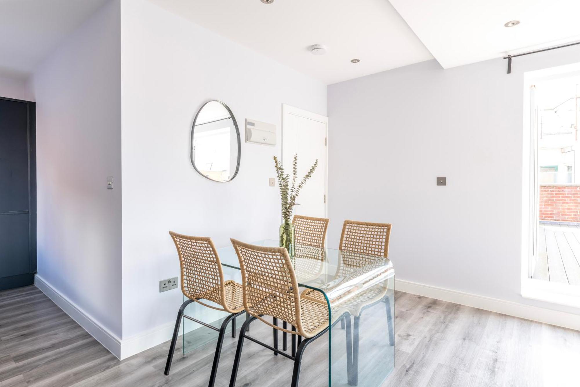 Modern Pent House Apartment - Central - 6 Guests *