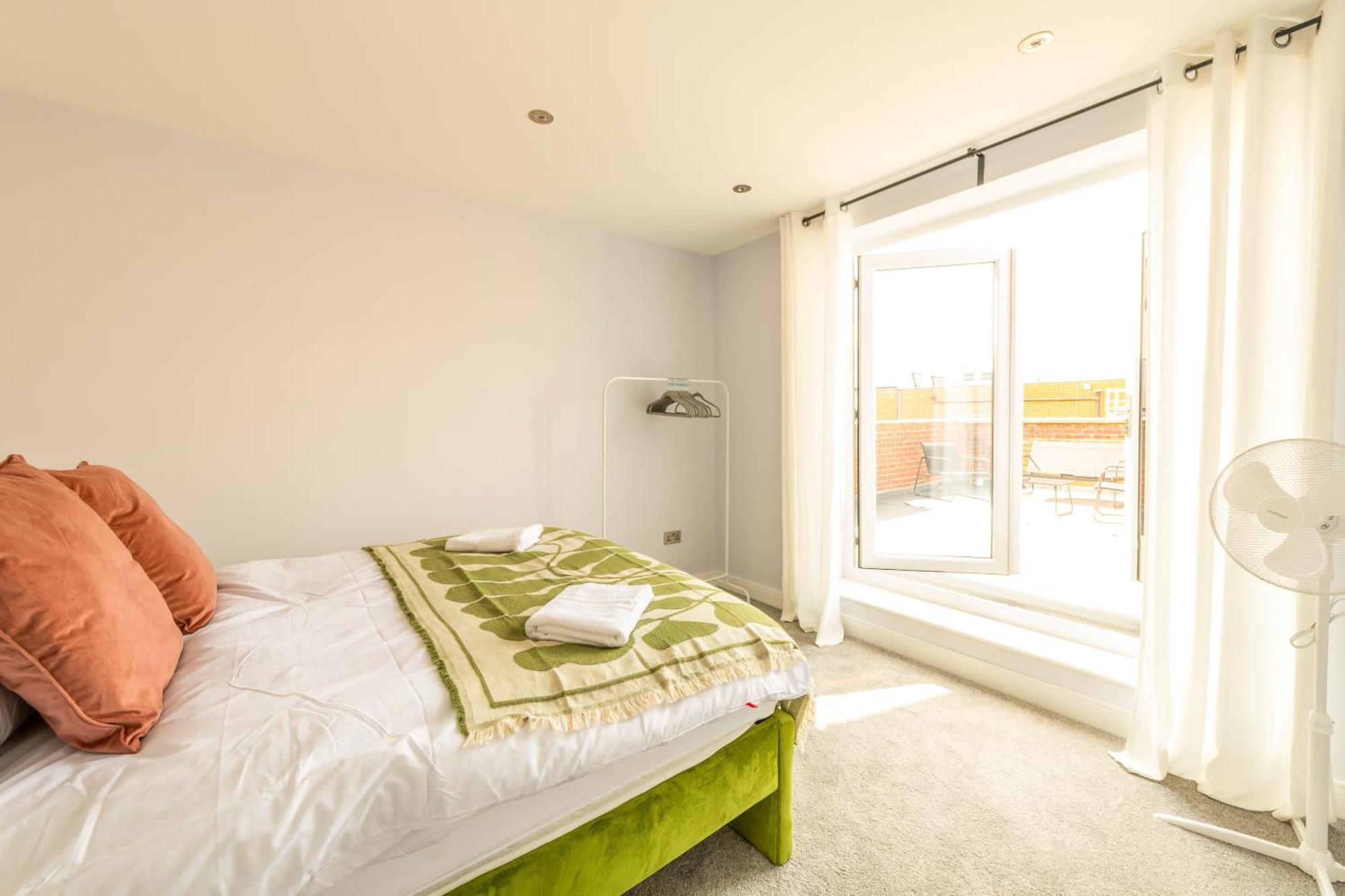 Modern Pent House Apartment - Central - 6 Guests